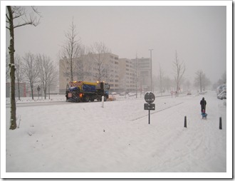 19 december - sneeuwruimer op de Grote Ring in Hasselt