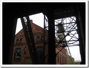 koolmijn Beringen - zicht op schachtblok 2 vanonder schachtblok 1