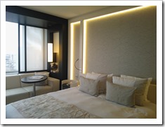 Deluxe Panorama Corner Room in The Hotel. (bed)