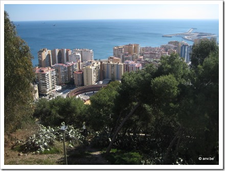 Malaga zicht op stierenarena, stad en zee vanaf kasteel Gibralfaro